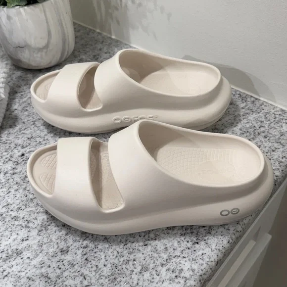 OOFOS OOYEAH Slide Sandal, Chalk - Picture 2 of 5